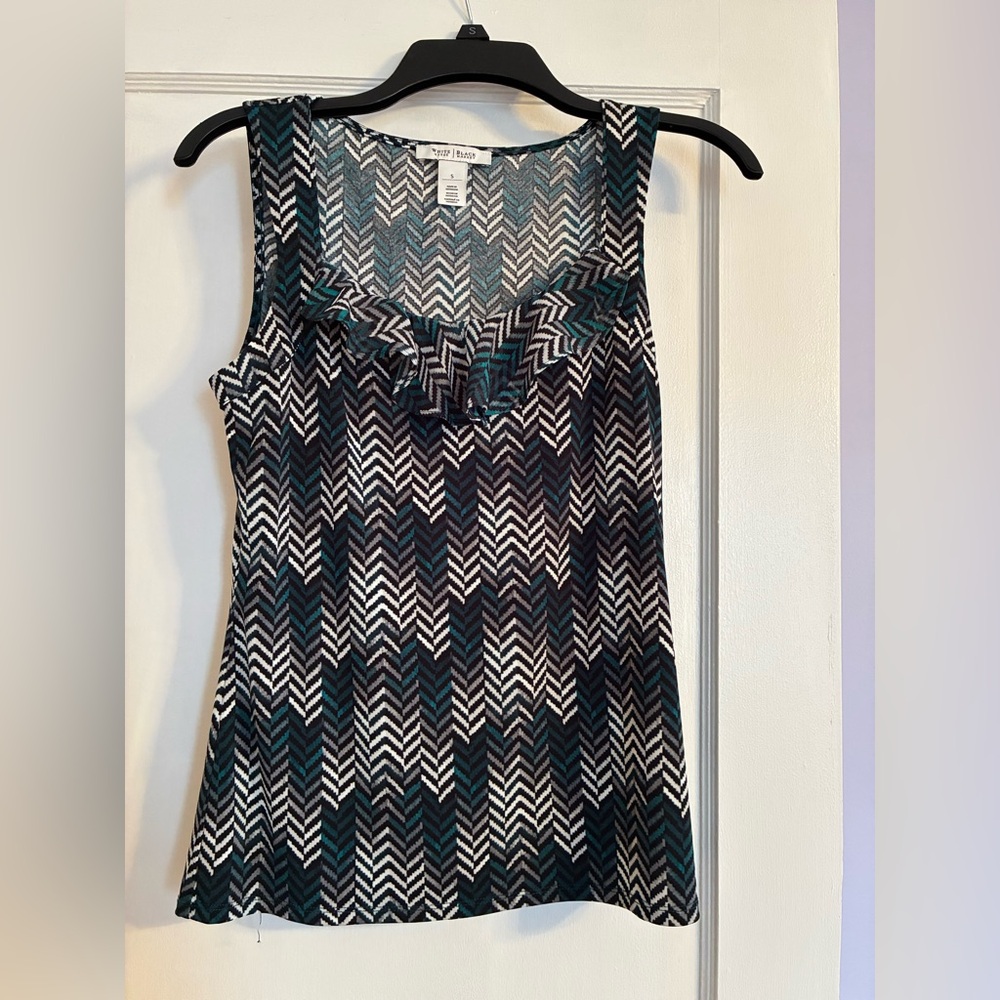 White House Black Market 2 women's Patterned sleeveless Tops. - Picture 2 of 12